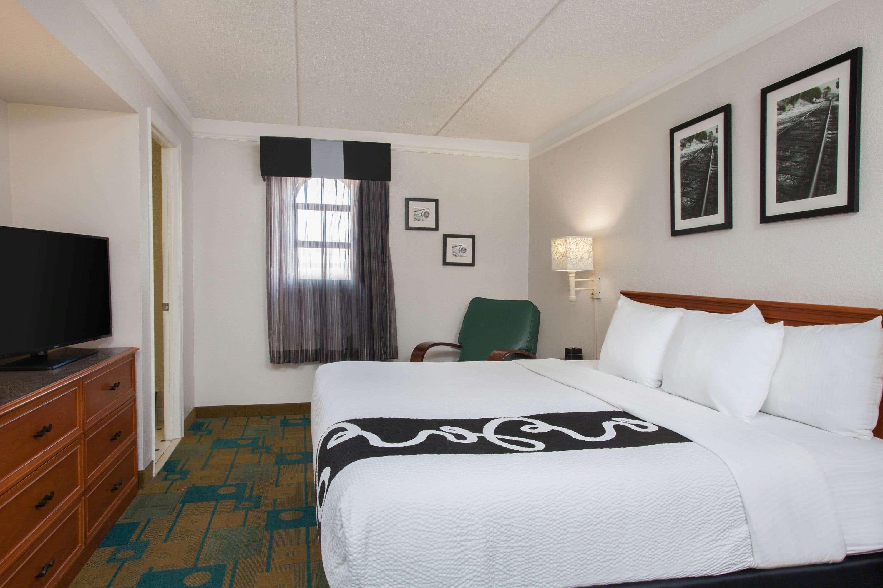 Baymont By Wyndham Fort Myers Central Exterior photo