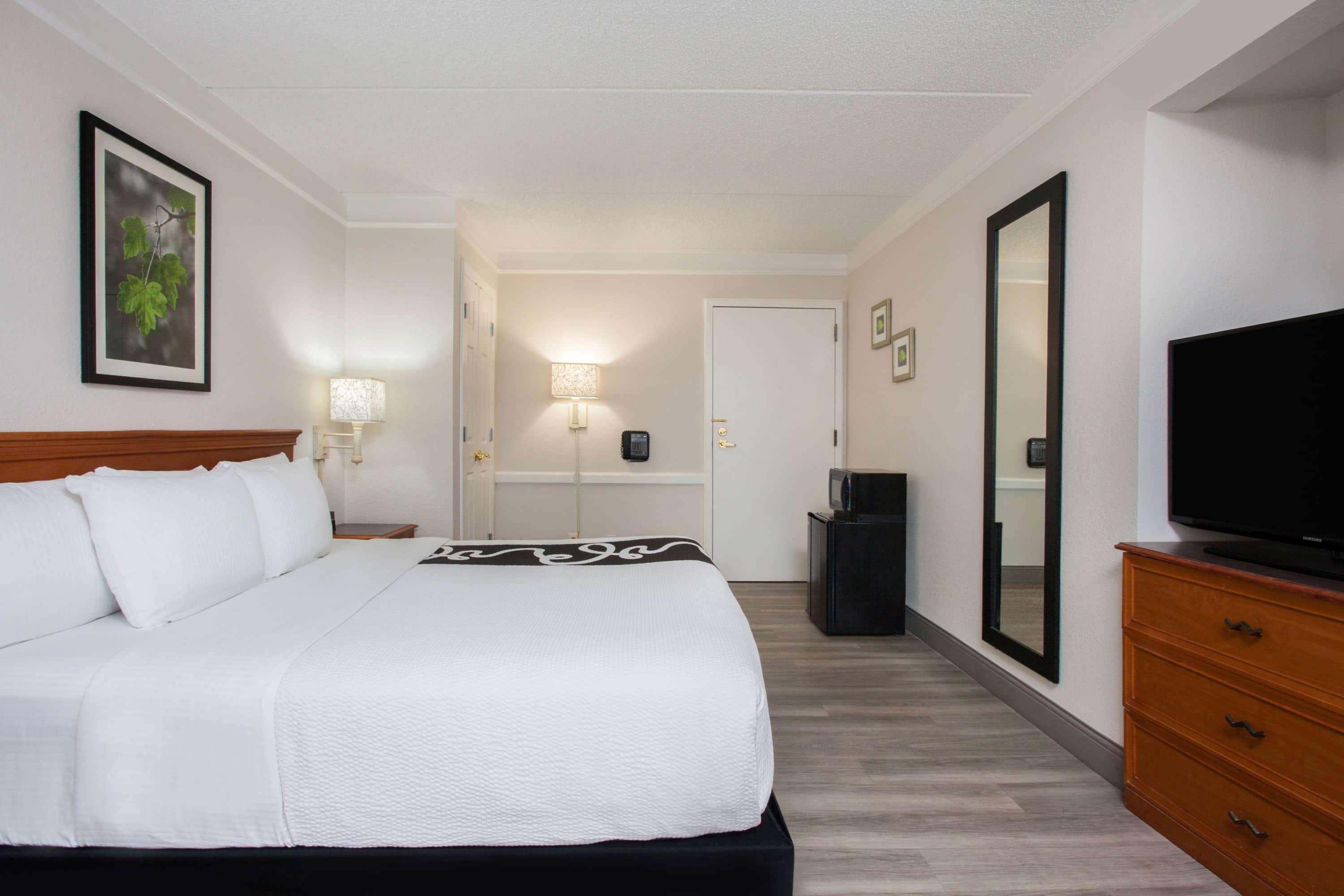Baymont By Wyndham Fort Myers Central Exterior photo