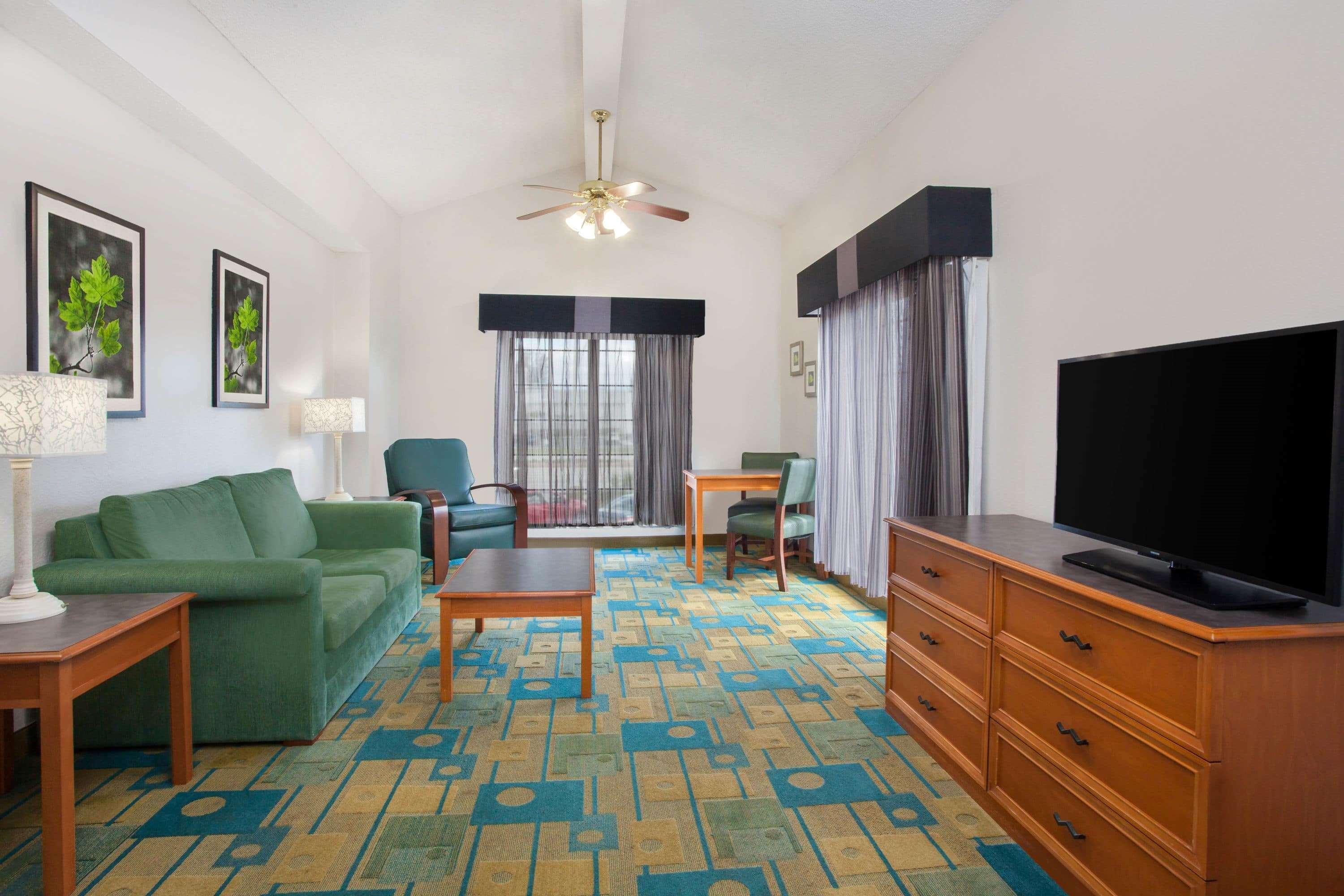 Baymont By Wyndham Fort Myers Central Exterior photo